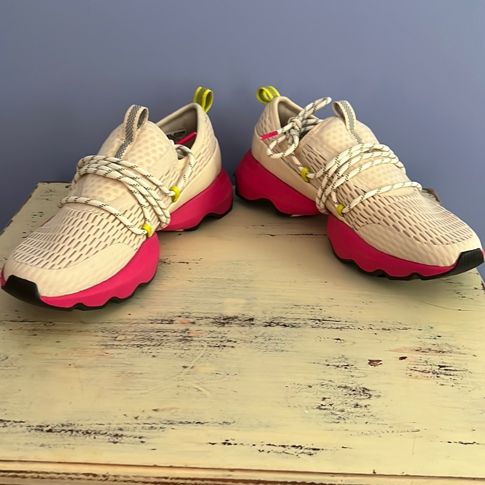 Sorel, hot pink kinetic sneakers